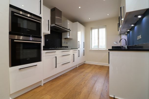 CM2 0FW, Chelmsford - Photo 1