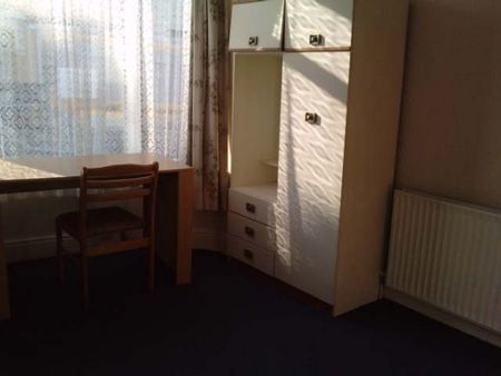 4 Bed House To Let - Student Accommodation Portsmouth - Photo 3