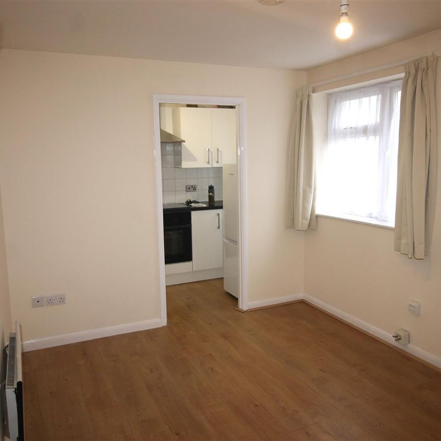 Bevelwood Gardens, High Wycombe - Photo 1