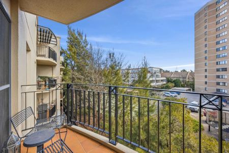 Stylish 3 Bedroom Apartment in the Heart of Kingston - Photo 2