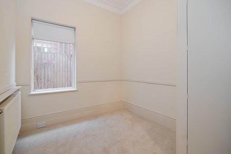 3 bedroom flat to rent - Photo 4
