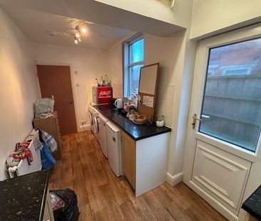 3 bedroom private hall to rent - Photo 6