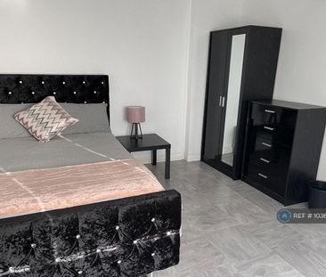 1 bedroom in a house share to rent - Photo 2