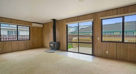 Tidy Two Bedroom Home - Photo 2