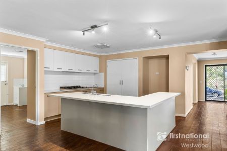 Spacious Family Living with Room for Everyone!! - Photo 5