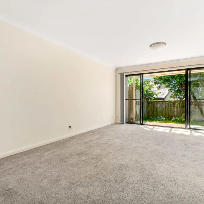 Light-Filled Townhouse in Prime Location - Photo 1