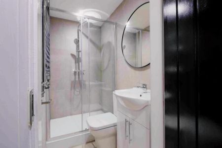 5 Beds 5 Baths - Photo 5