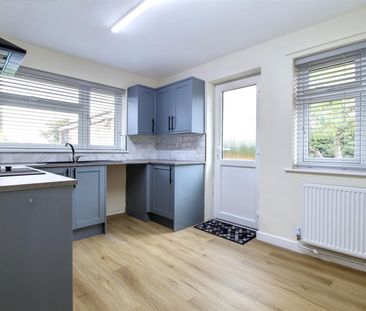 2 Bedroom Bungalow to let - Photo 6