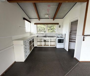 Beach Views on Bruce - Upstairs Flat - Photo 2