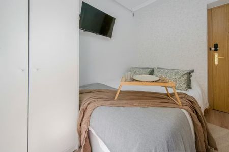 Calle de Torrelaguna, Madrid, Community of Madrid 28043 - Foto 2