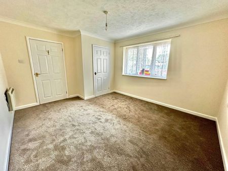 Flat to rent on - Photo 3