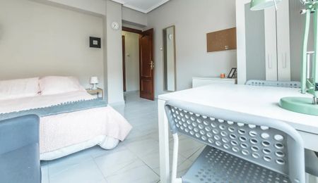 Carrer de Ramiro de Maeztu, Valencia, Valencian Community 46022 - Photo 2