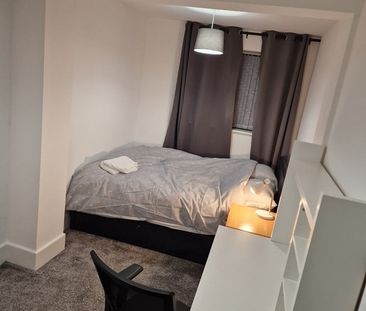 Room in a Shared House, Bishopthorpe Lane, BS10 - Photo 1