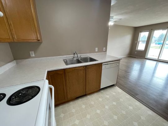 Gorgeous 2-Bedroom Ground Floor Condo in Stony Plain - Photo 1