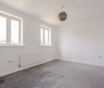 To Let 3 Bed House - Mid Terrace - Photo 5