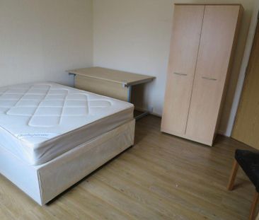 5 bedroom flat to rent - Photo 3