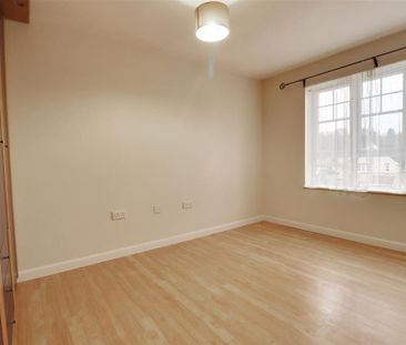 3 bedroom flat to rent - Photo 3