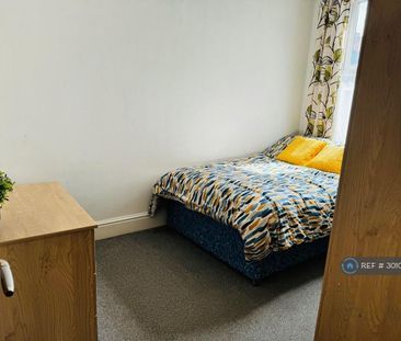 1 bedroom in a house share to rent - Photo 3