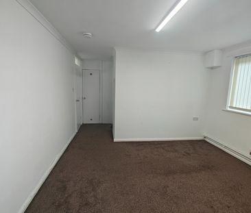 1 Bed Flat, Tyrell Court, SO18 - Photo 1