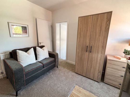 ✨ En-Suite Rooms w/ Kitchenettes | Bills Inc. 💡 Room 8 - Photo 1