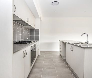 Spacious and Bright Family Home - Photo 1