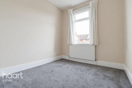 4 bedroom semi-detached house to rent - Photo 5
