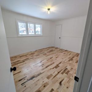 Grand 6 1/2 à Sainte foy, Maison unifamiliale avec cours et rangement entièrement rénové! - Photo 2