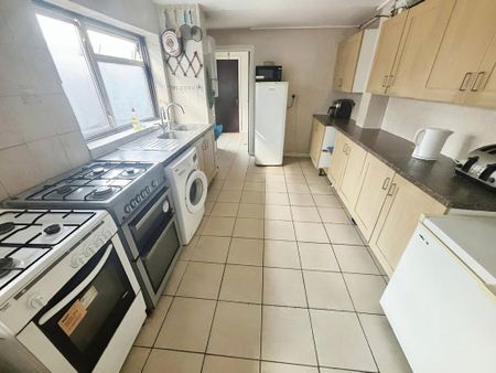 1 bedroom in a house share to rent - Photo 5