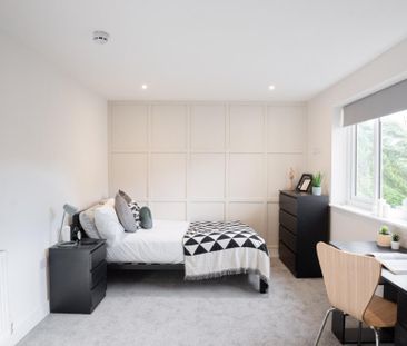 Cromwell Road #16 - Photo 3