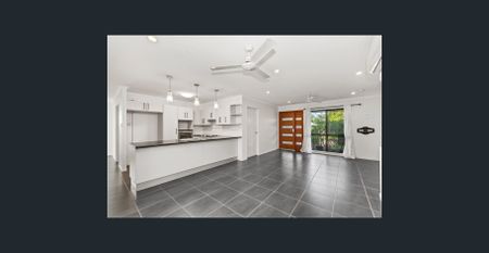 Family Home in Heart of Bushland Beach - AVAIL. 4/12/2025 - Photo 3