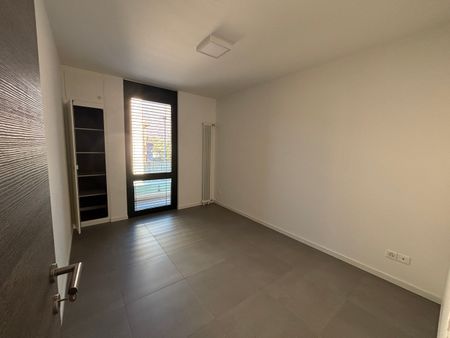 LUMINOUS 2.5-ROOM APARTMENT FOR RENT IN RECENTLY RENOVATED BUILDING - Photo 5