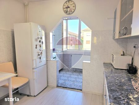 De închiriat apartament cu 3 camere Strada Aluminei Rogerius - Fotografie 4