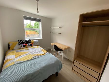 3 bed Apartment for Rent - Photo 3