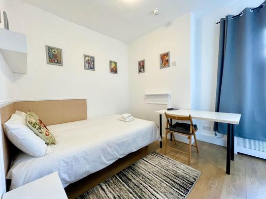 Studio to rent - Photo 1