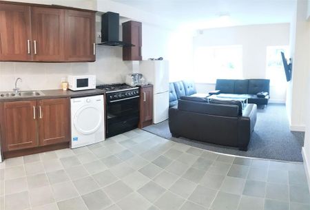 7 bedroom semi-detached house to rent - Photo 2