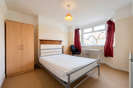 4 bedroom semi-detached house to rent - Photo 5