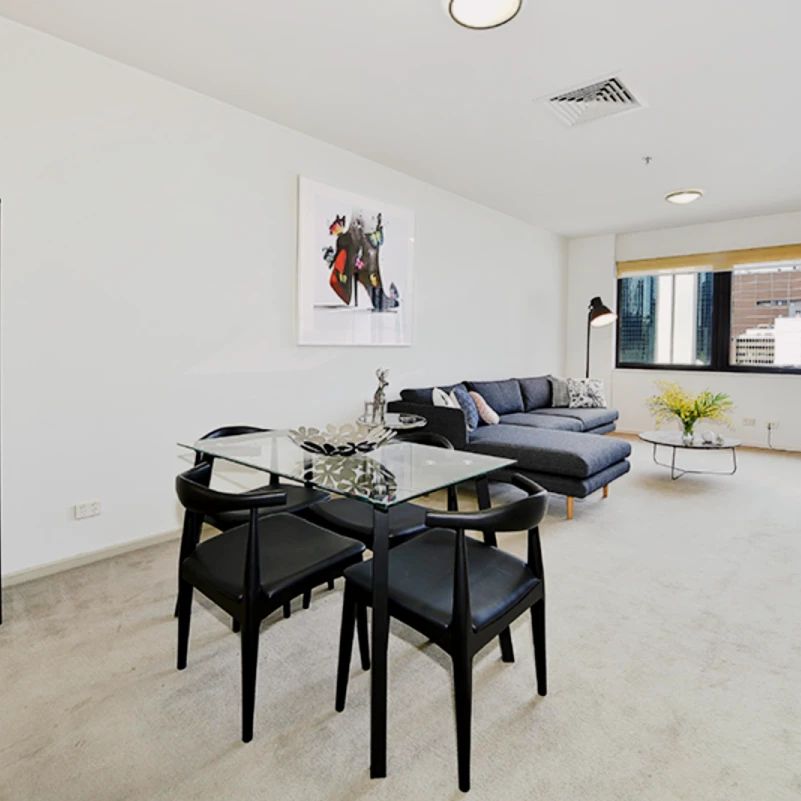 Modern 1-bedroom apartment near Flagstaff train station - Photo 1