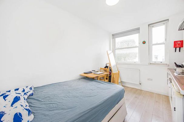 Warwick Road, Earls Court, London, SW5 - Photo 1