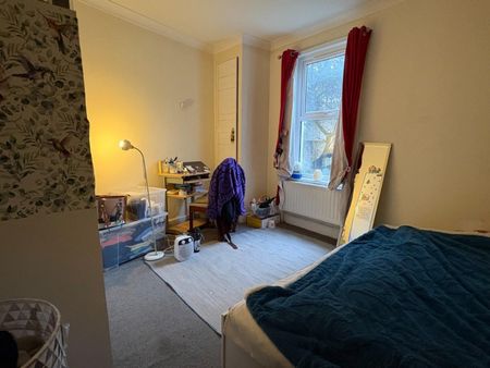 2 bedroom Flat To Let - Photo 2