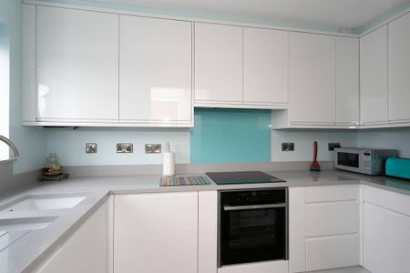 2 bedroom terraced house to rent - Photo 4