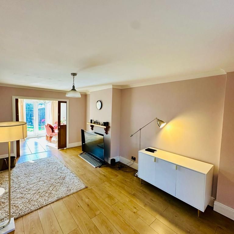 1 bedroom in a house share to rent - Photo 1