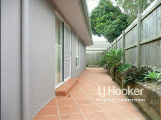 3 Bedroom Townhouse - Includes Pool and Tennis Court! - Photo 1