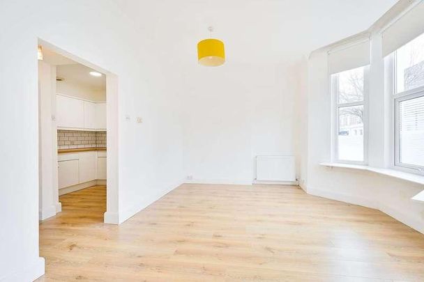 Essex Road, Acton, W3 - Photo 1