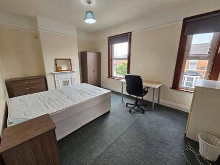 4 Bed Student Accommodation - Photo 3