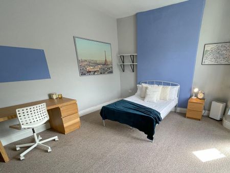 5 bedroom terraced house to rent - Photo 4