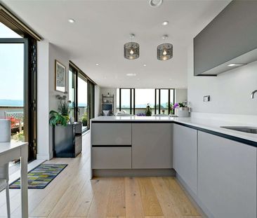 A stylish Penthouse apartment with residents gym and views across the Cheltenham skyline - Photo 2