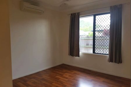 Convenient and Central - Photo 2