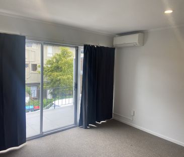 Very Tidy Great location - Photo 4