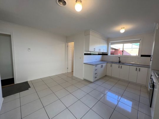 1/235 Wood Street, Preston VIC 3072 - Photo 1