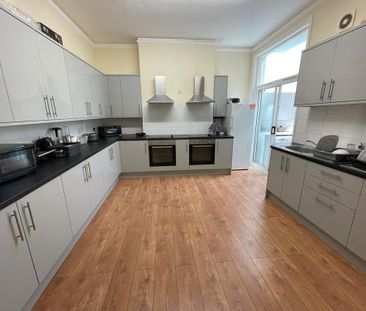 8 bedroom terraced house to rent - Photo 3
